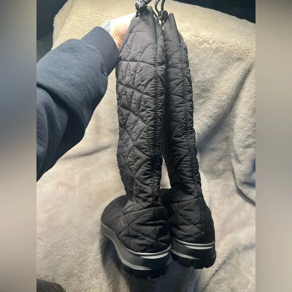 Bogs Women's Snowday Tall Boot Size 11 no insoles